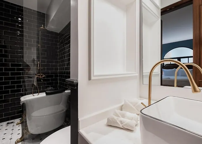 Hotel The Oxford With Bathtub 5*
